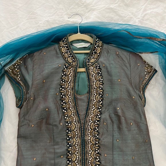 Beautiful Indian dress with scarf and pants - Picture 1 of 5